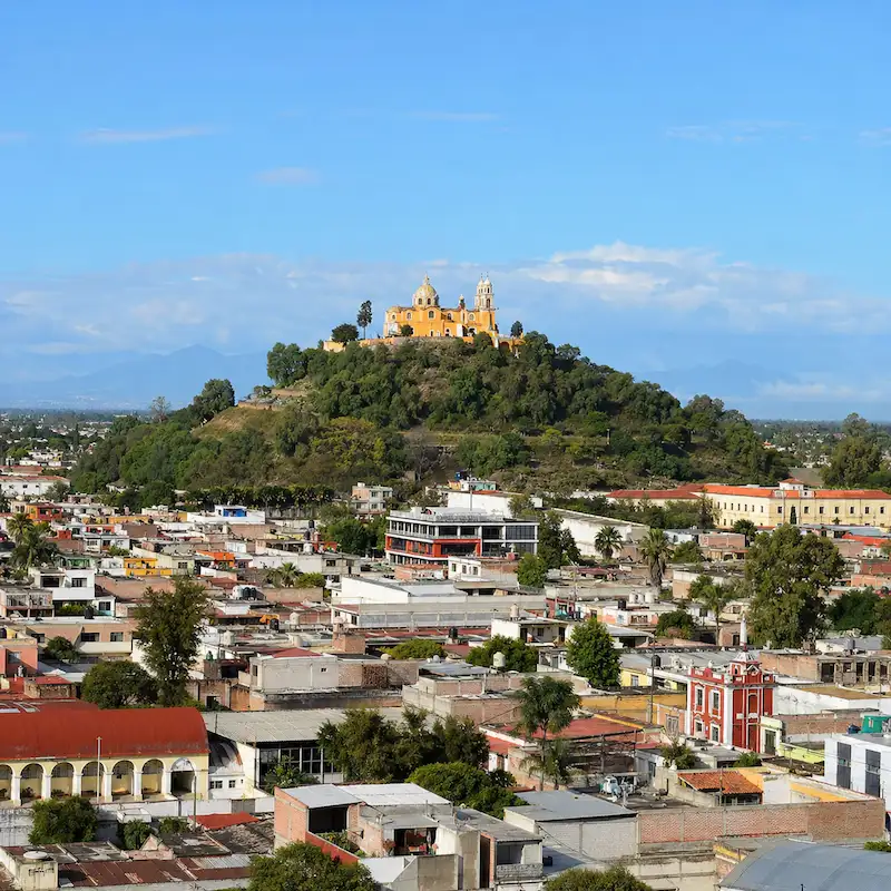 Operación de desazolve industrial en Cholula, Puebla
